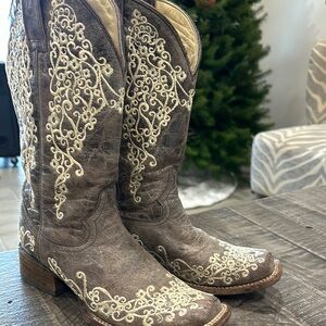Embroidered Western Cowboy Boots